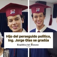 Hijo del Ex Vicepresidente, perseguido por el Gobierno de Moreno, se gradúa